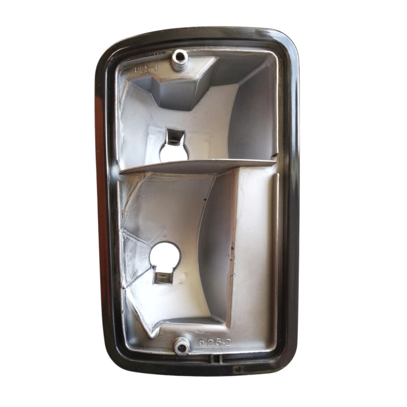 Obudowa lampy lampa tył tylna LEWA Fiat 126p 126 EL Elegant
