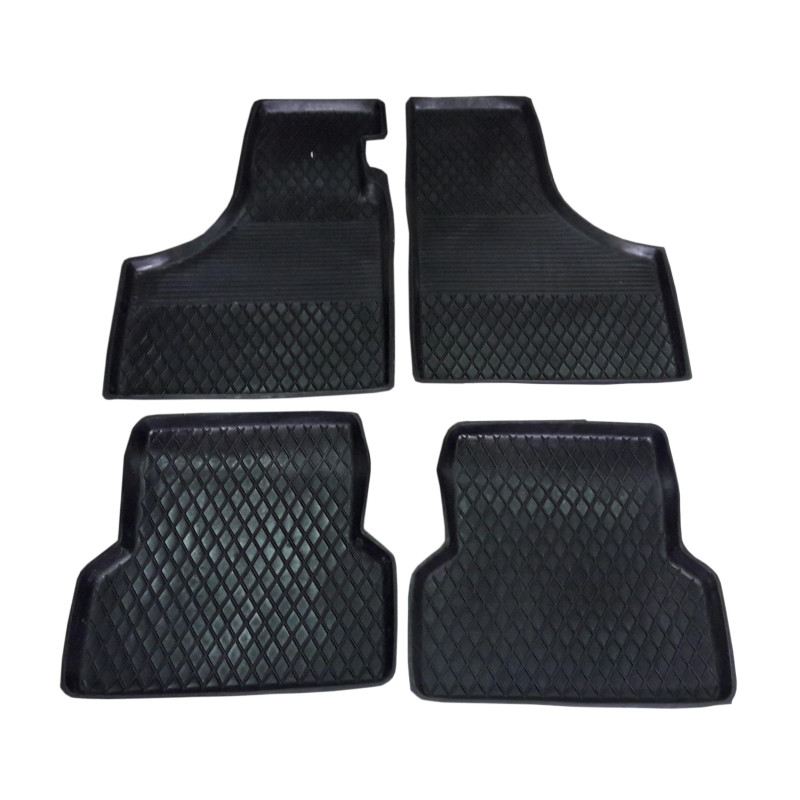 Dywaniki dywanik gumowe Fiat 126p czarne 4szt Dywaniki dywanik gumowe Fiat 126p czarne 4szt