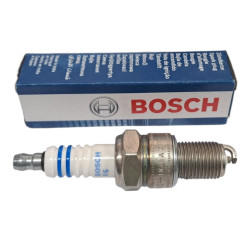 Swieca zaplonowa Fiat Cinquecento 700 900  Polonez 1.5 1.6  Bosch