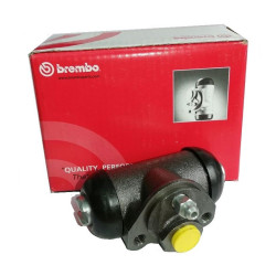 Cylinderek hamulcowy Fiat 126p FL EL przód Brembo